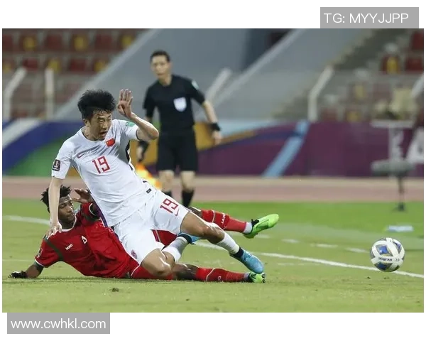 2020年中国足球队与阿曼队精彩对决回顾与分析