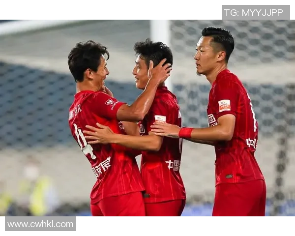 中超激战天海迎战上港球迷期待精彩对决与激情时刻 中超激战天海迎战上港球迷期待精彩对决与激情时刻