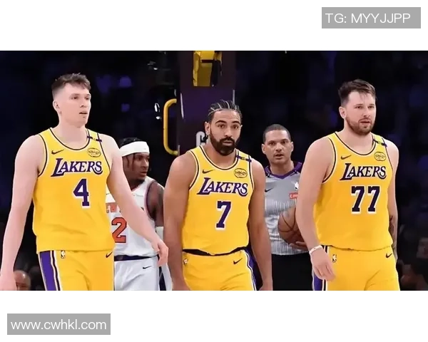 夏季联赛精彩对决快船与湖人争锋相对谁能笑到最后